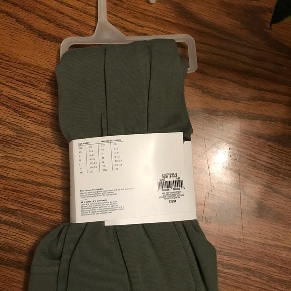 BRAND NEW never opened Old Navy leggings - Picture 3 of 3